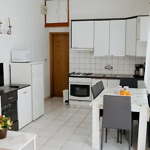 https://apartments-coric.hotels-in-trogir.com